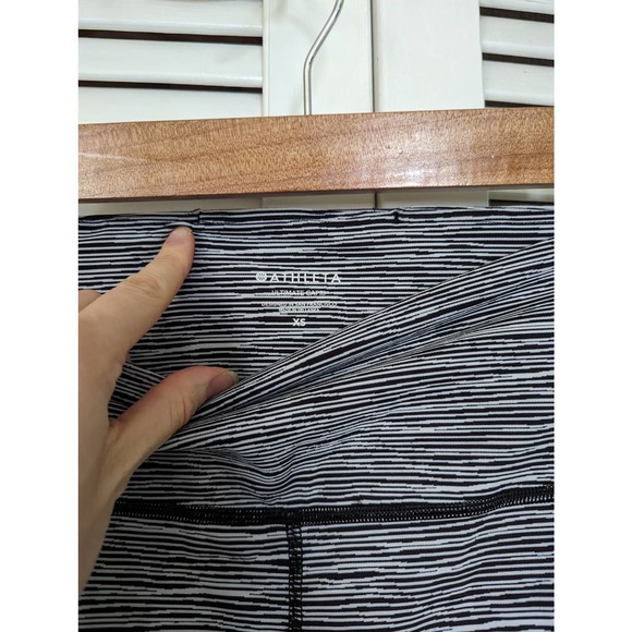 Athleta ultimate capri black white striped XS - Picture 3 of 6